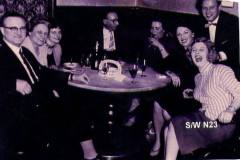1_ampuette-historic-people-02-guests-01-stammtisch